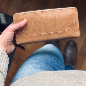 Frye Melissa Zip Wallet Beige